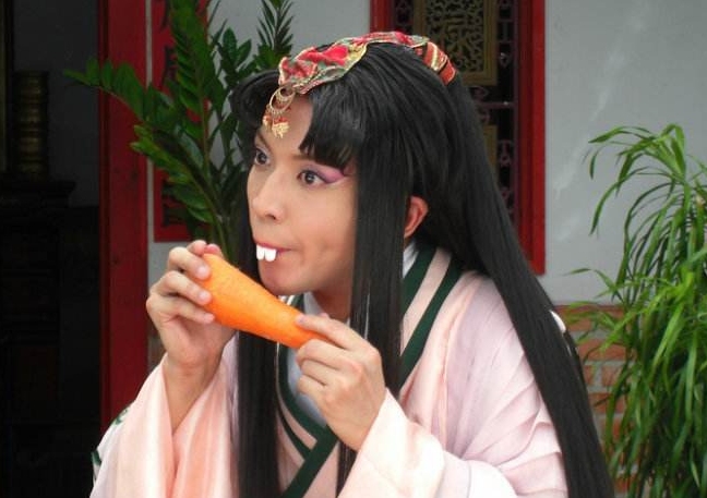 记得《天天有喜》的兔儿神吗?当时嫌他"娘",卸下浓妆a到爆
