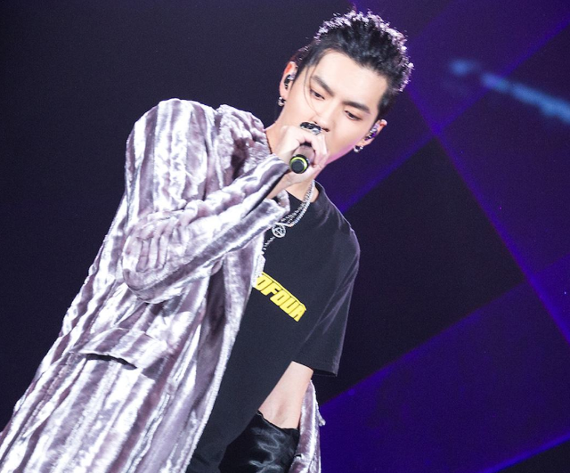 baby和赵今麦同框,身高是个谜,但看到腿后,羡慕麦麦