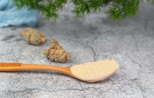 在《濒湖集验方》中,就有用三七粉3克,米汤送下,治疗吐血,衄血(鼻出血