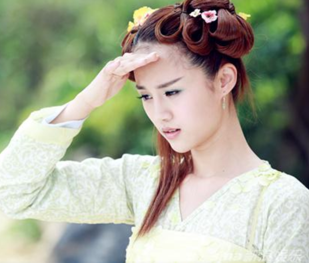 "糖宝"的身材有多好?在空中劈出一字马,不愧是"妖精身材"