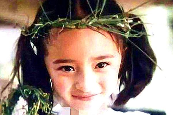 杨幂小时候有多美?看到曝出的生活照后,网友:出道太晚了