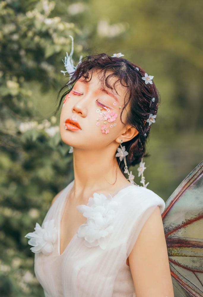 背后的双翼,闪亮精灵妆容