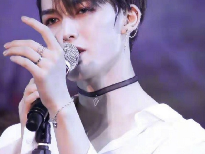 娱乐圈拥有天鹅颈的男星:躲过了王一博,逃过了肖战,却被吴世勋迷倒