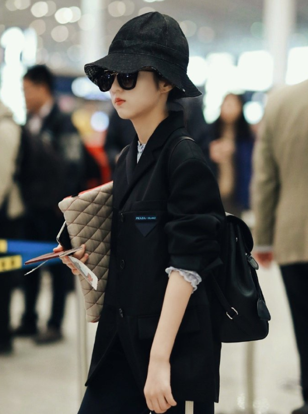 有种"真爱"叫张子枫的手机壳图案,得知是谁后,真怀疑看错了!