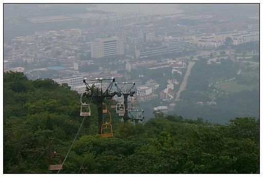 在后期经常连着几天都没有人去乘坐观光索道,资不抵债的大蜀山