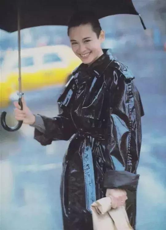 周天娜姐妹两人,作为混血儿都非常貌美,姐姐adelle后来当了演员和设计