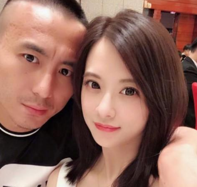 随即,毛剑卿的妻子周晶洁通过社交媒体发表了澄清信