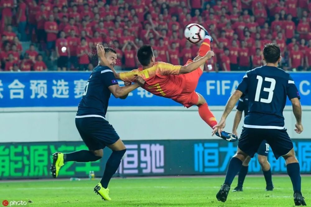 国足加油|7球献礼祖国 里皮:队员非常投入 要为下场比赛做准备