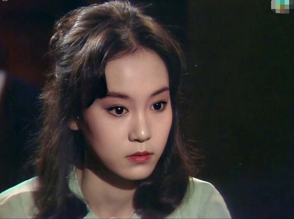 曾经琼瑶御用女演员,年轻时候美到让人窒息,一生儿女成遗憾