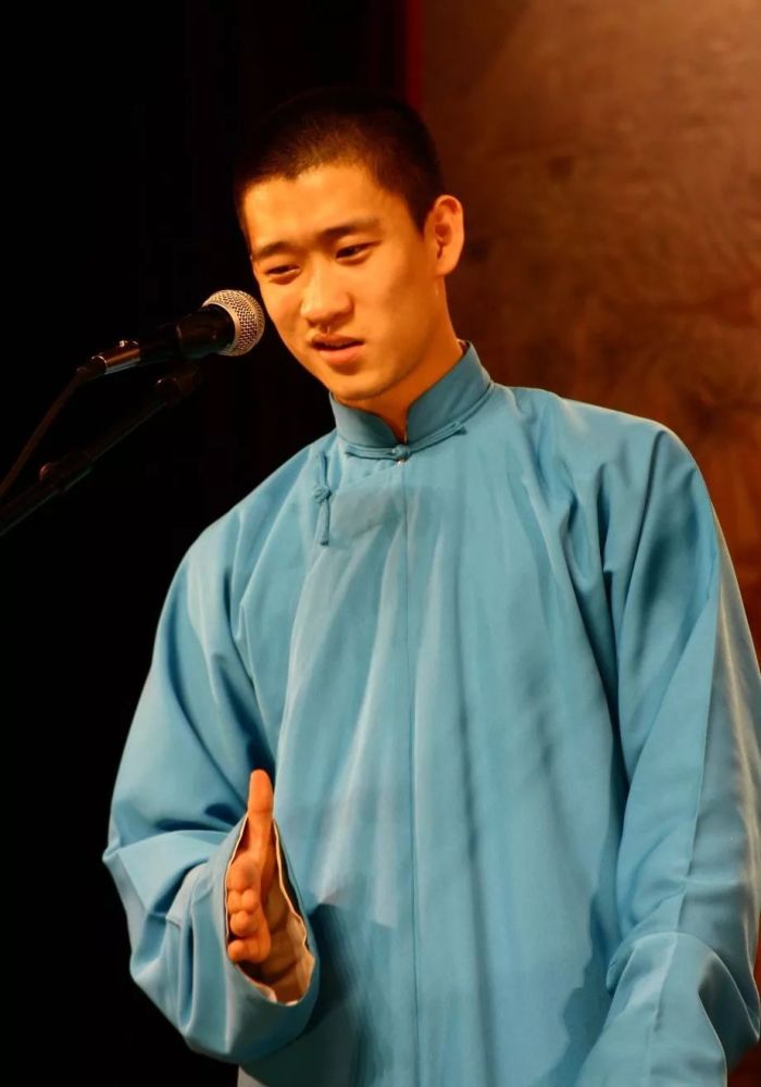 曹云金转发德云社旧照配"还年轻过",这种年轻再也回不去了