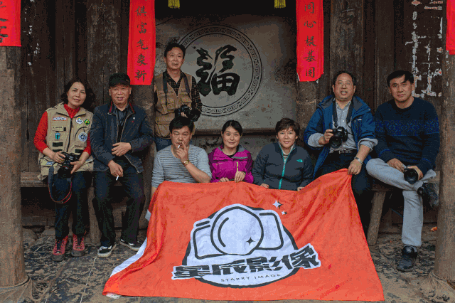 他们不是医护人员,却也是离病毒最近的人!