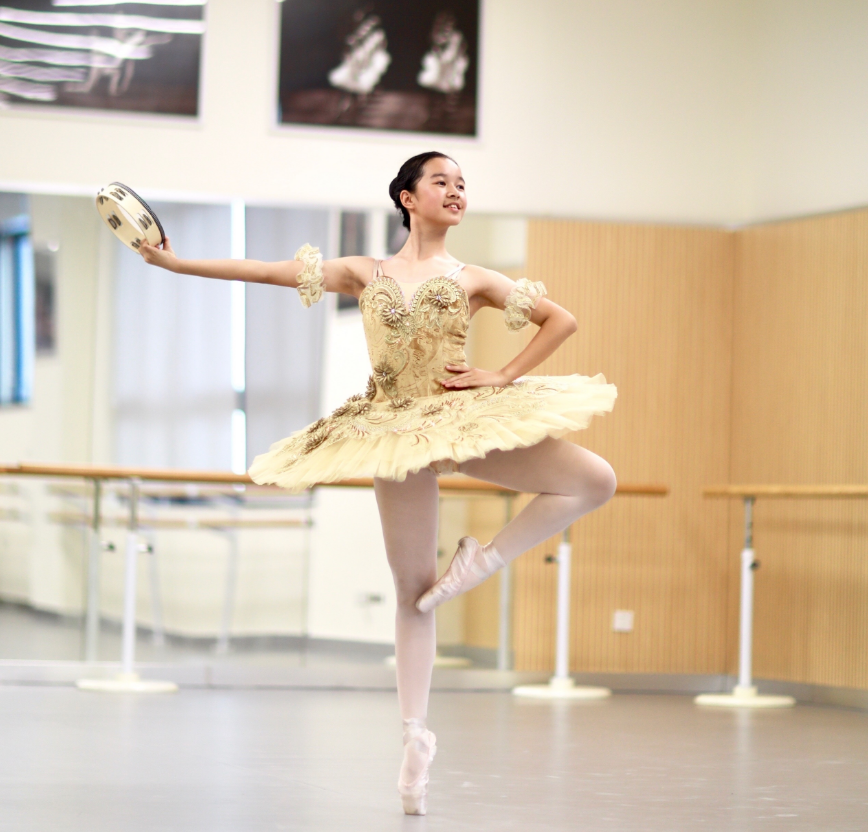 十几天后,在2019中国香港国际青少年芭蕾比赛中,陈娴静同样以全场最高