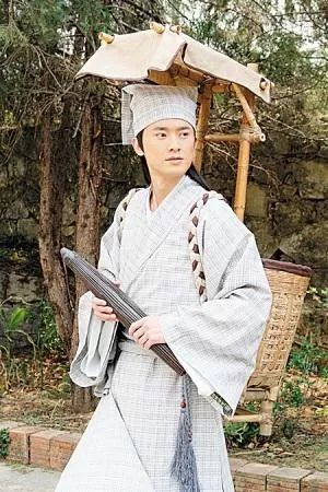 这个智能背包自带晴雨伞,他们的灵感缪斯大概是宁采臣?