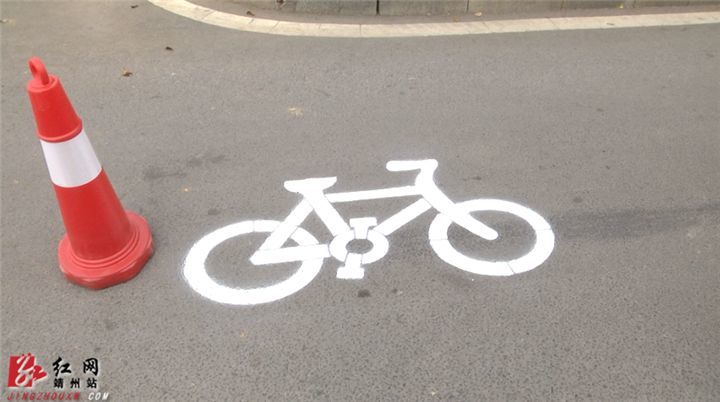 靖州 喷涂自行车道标志倡导绿色出行 腾讯新闻