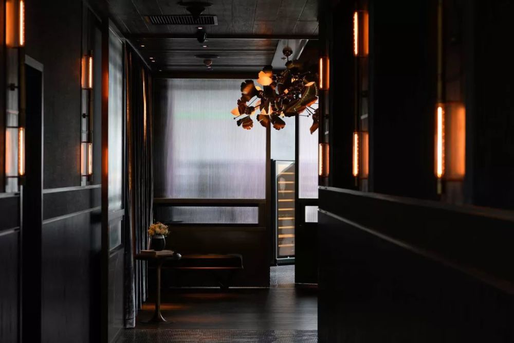 3层高的落地窗,与深圳最高楼平安大厦相望,与阳光相拥,俯瞰整个深圳