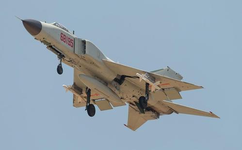 服役40年还不退役歼8还有用吗改装后一项绝技让人眼前一亮