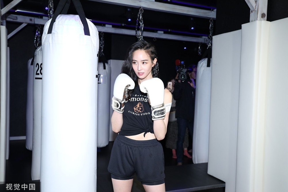 张钧甯化身拳击女郎再次感谢邱泽追求两人私下无联络