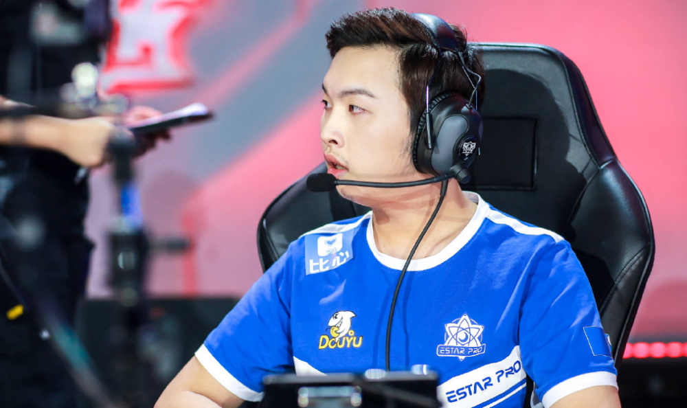 estar王添龙其实算奇葩位联盟唯一蓝领野坦边战边全能打