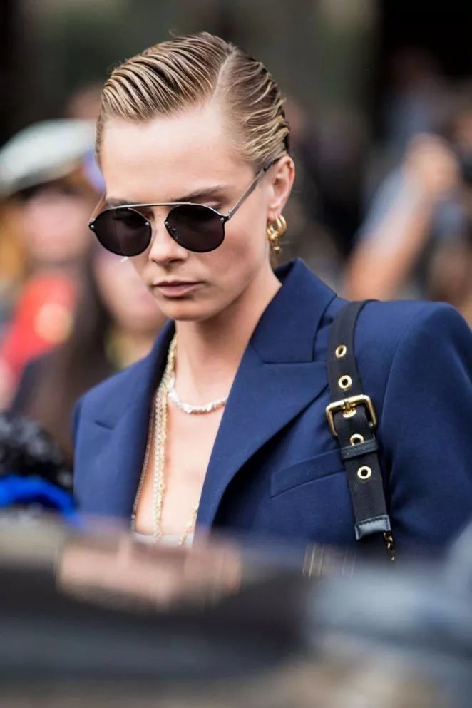 这个叫cara的姑娘与传统印象中的模特不一样