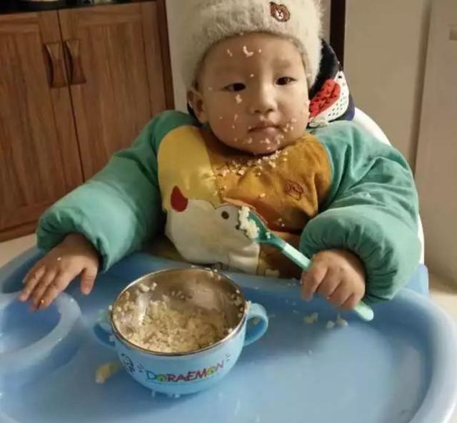 把孩子逗哭,让亲戚帮忙带孩子,要嘱咐什么