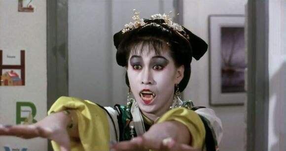 香港著名鬼后为生计成为保险女王因午马女友身份受尽优待