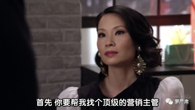 英版华生马丁·弗瑞曼直接说她毫无吸引力,甚至还人身攻击她太丑.