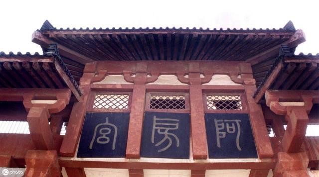 文物前后跨越2000多年历史后来修建的地铁4号线,穿越大明宫遗址长安城