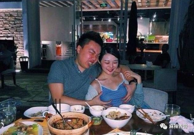 不过,别会错意了,晚晚有个外号"晚奶"可不是出自这,而是因为他老公给