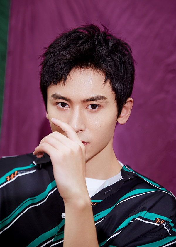 《演员请就位》开播 张哲瀚挑战自我演绎百变人生