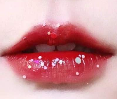 女孩子想要变"薄嘴唇",戒掉3大陋习,不然变"猪圈嘴"别哭哟