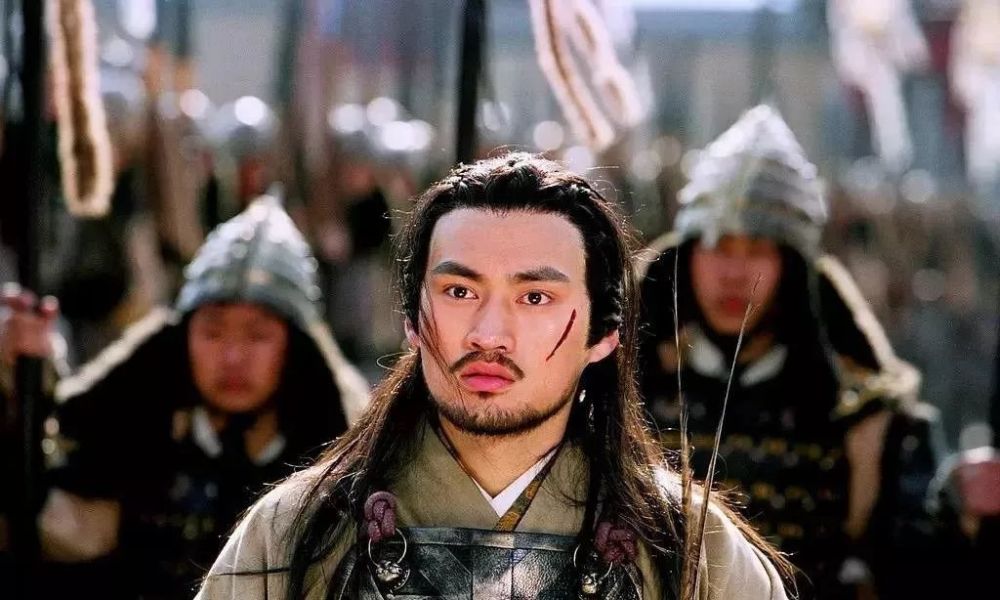 杜重威早就看不上自己的这位皇帝外甥,想效仿石敬瑭成为新一代"儿皇帝