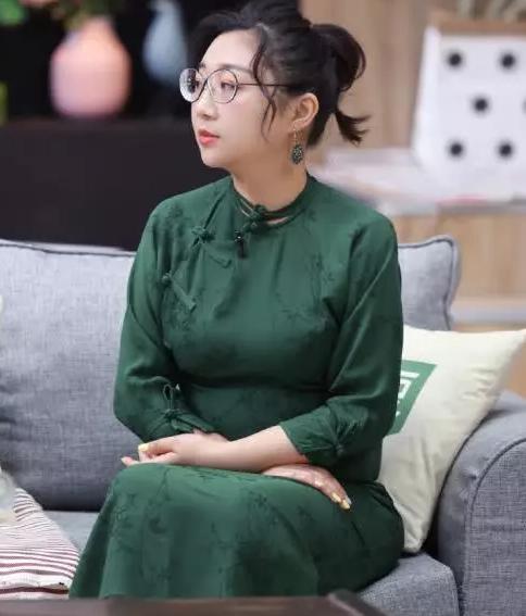 傅首尔一袭旗袍惊艳全场_腾讯新闻