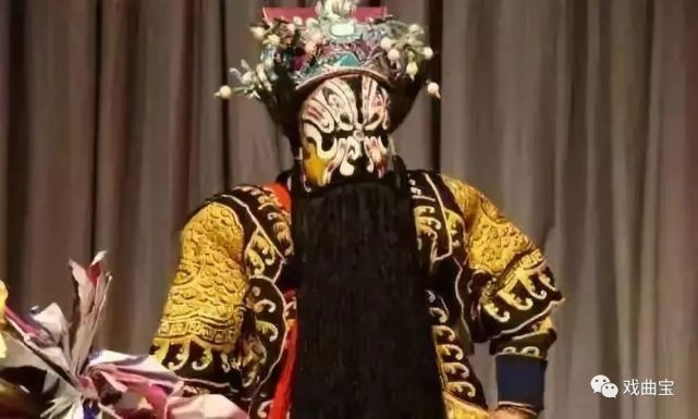 秦腔《黑虎坐台》,赵公明为何穿一只袖子,一只袖子掩起来?