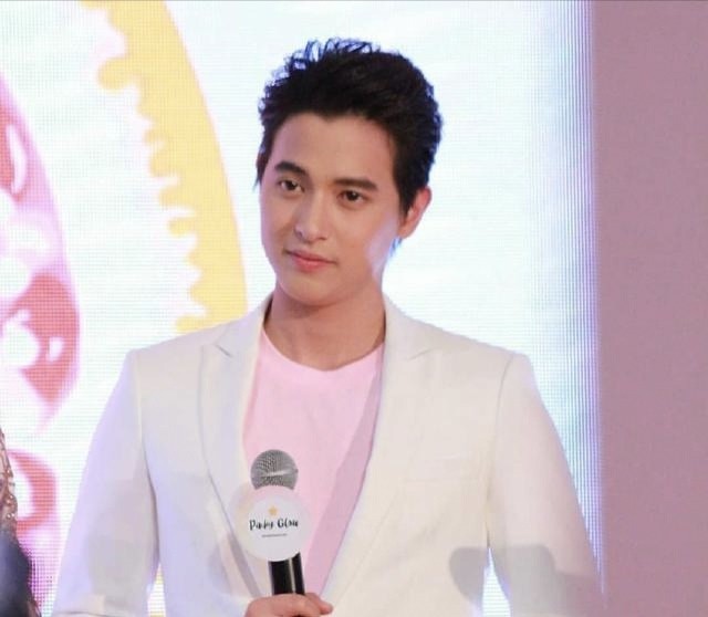 泰星James J凭泰剧《囚笼》,荣获最受欢迎男演