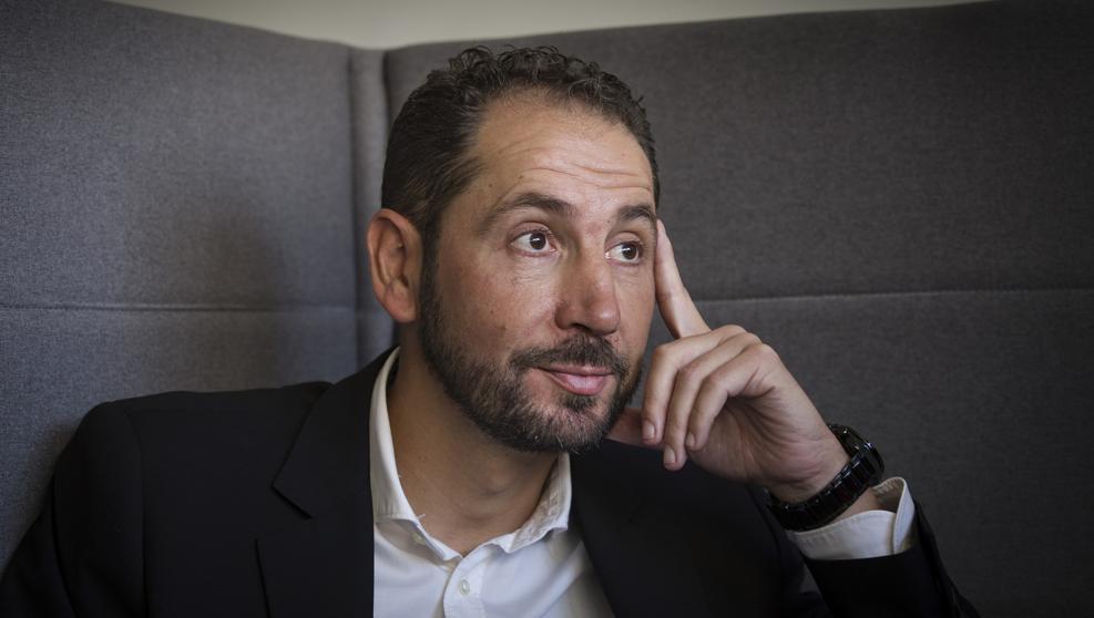 西班牙人新帅自述:我18岁就当了教练 主帅的权