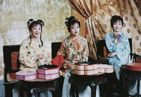 《红楼梦》里贾探春如何克服身份的尴尬，活出自己的精彩？