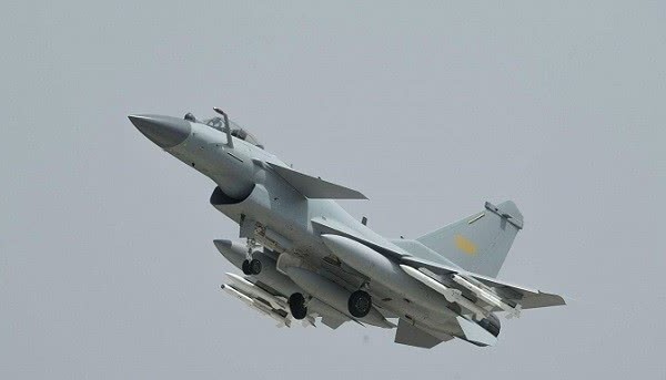 中国空军歼-10c多用途战斗机