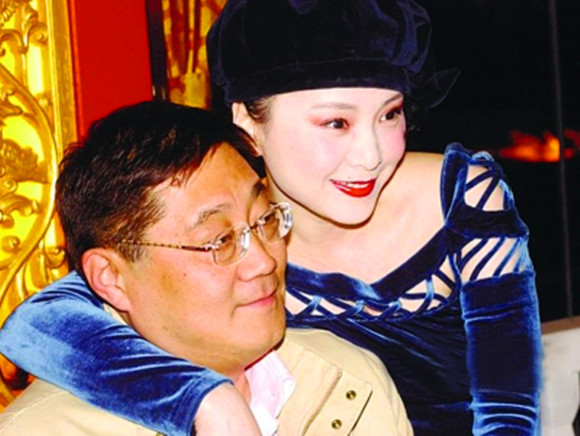 一手捧红黄格选与白雪入狱15年妻子为他还债如今没孩子不改嫁