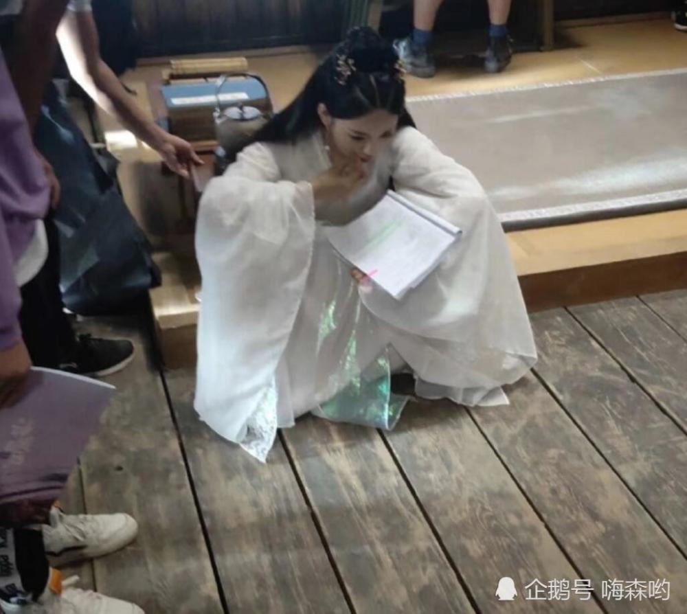 剧招文替,应聘要求意外泄露杨超越真实身高体