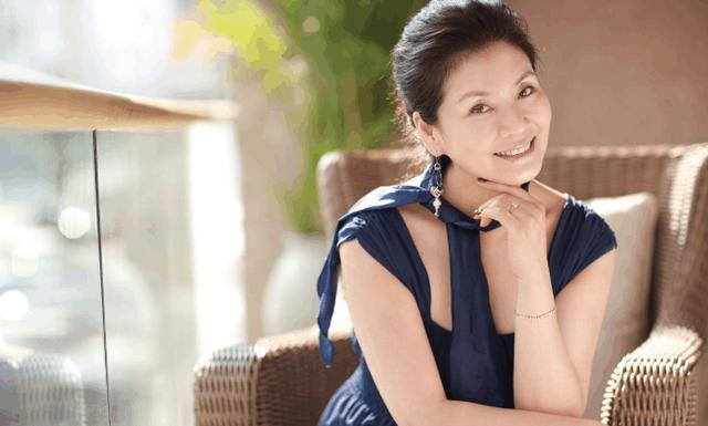 还记得闫淑萍吗?曾和赵本山齐名的二人转演员,如今过得怎样了?