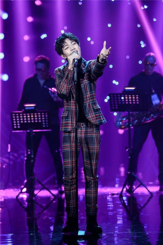 最后就是赵凌峰,在一百个男孩中,他是不太出众的那一个,但是大家应该