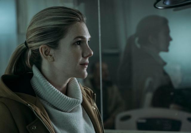 《断裂》:穷人版《禁闭岛》,恐怖电影大逆转,结局你猜到了吗?