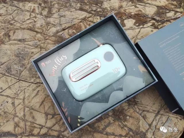 逛街拿手机竟然自备一台"收音机"———冇心复古手机充电宝