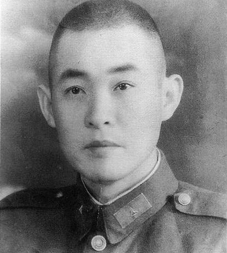 当刘嘉树被俘时,他还有个部下叫杜鼎,时任第100军军长,在解放军的强大