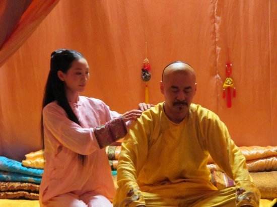 一天李氏跟随真宗登上砌台闲游,突然头上的玉钗掉到台下.
