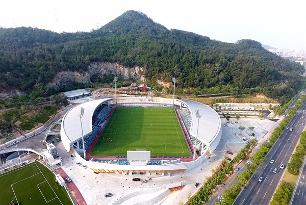 晋江足球公园"首秀"教练球员球迷齐点赞