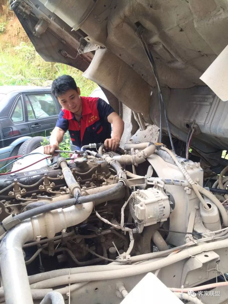 五句板弹唱《养儿难》养儿正知人生难,孝顺爷哀记心间!