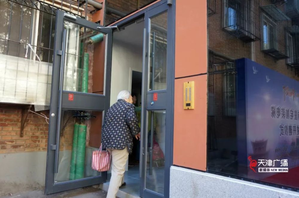 天津首部老楼加装电梯投入使用