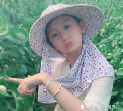 《芸汐传》"小芸汐"长大啦!穿上"一字肩"礼服后:最多等你十年