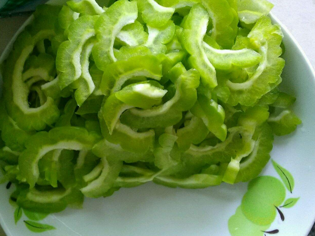 肚子大的像怀孕?女人平时尽量多吃这4物,或助